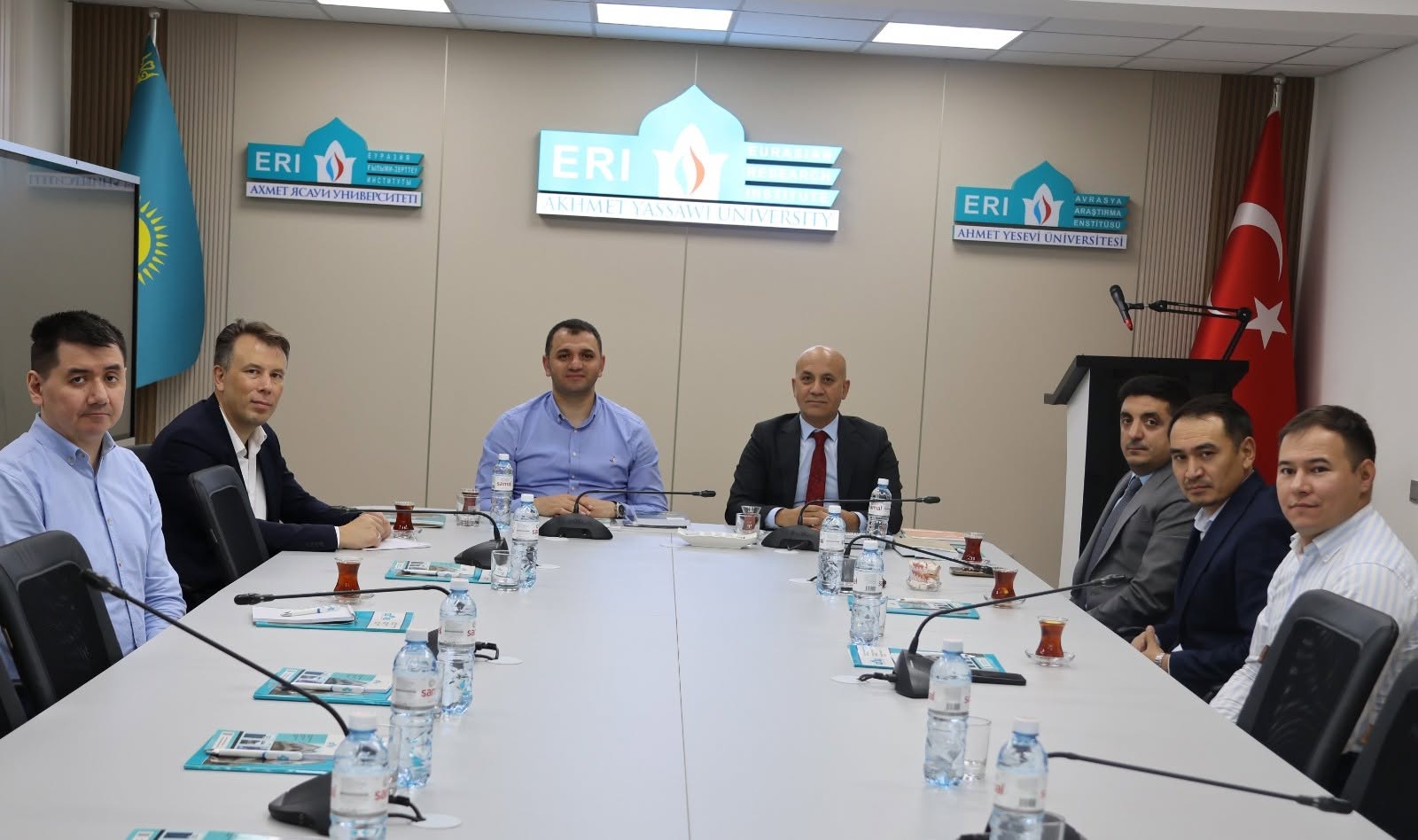 Türk İşbirliği ve Koordinasyon Ajansı (TİKA) Başkan Yardımcısı Sayın Dr. Ali Ercan ve beraberindeki heyet, Enstitümüzü ziyaret etti. Görüşmede, Enstitünün faaliyetleri ile gelecekte gerçekleştirilebilecek ortak çalışmalar hakkında değerlendirmelerde bulunuldu.